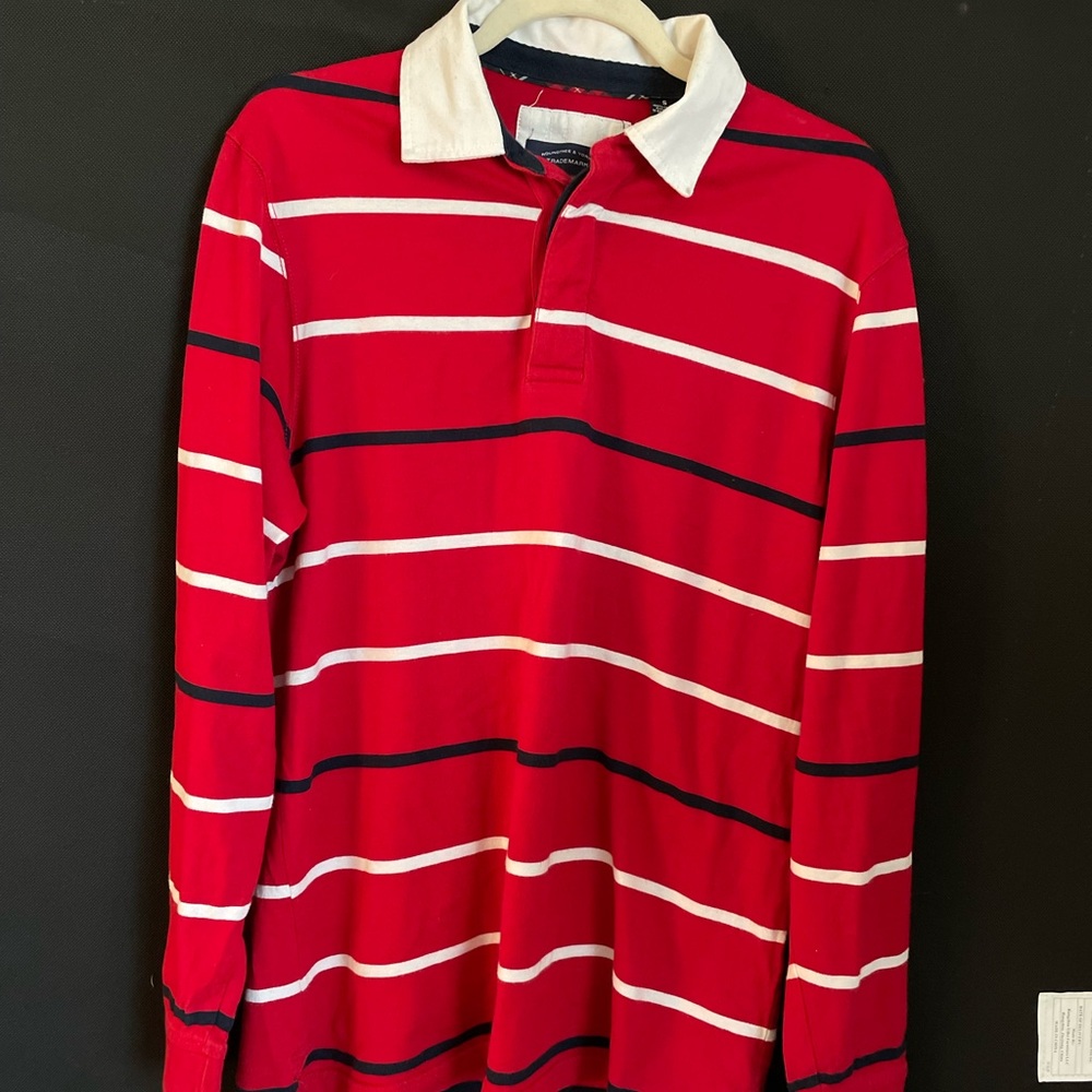 Roundtree&yorke long sleeve shirt, size small but fits as a medium